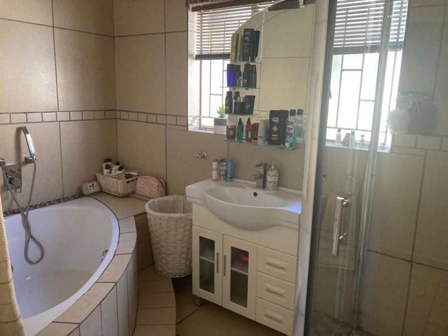 5 Bedroom Property for Sale in Potchefstroom Rural North West